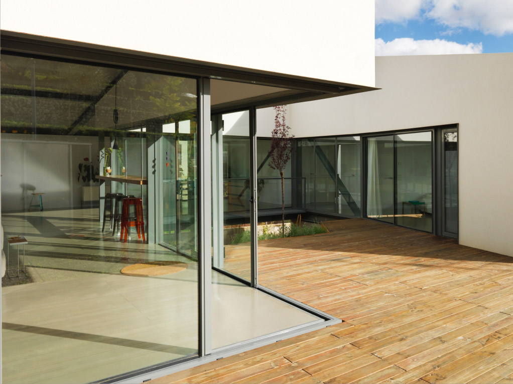 Cortizo Vision corner slimline sliding doors