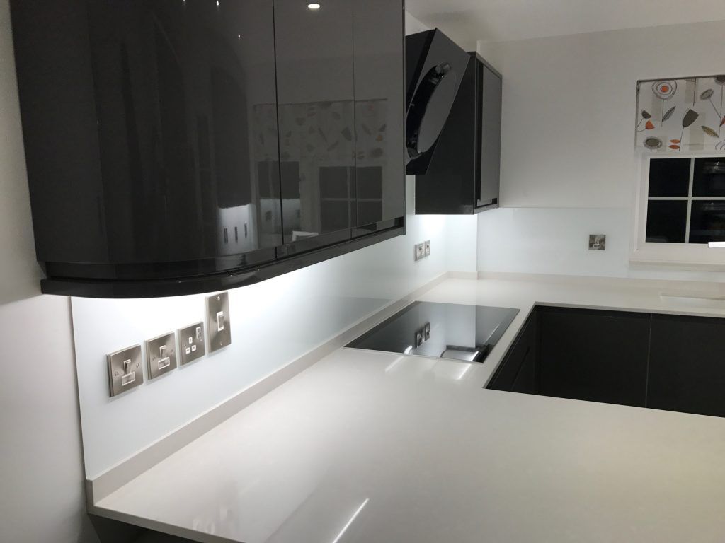 splashback in black and white kitchen