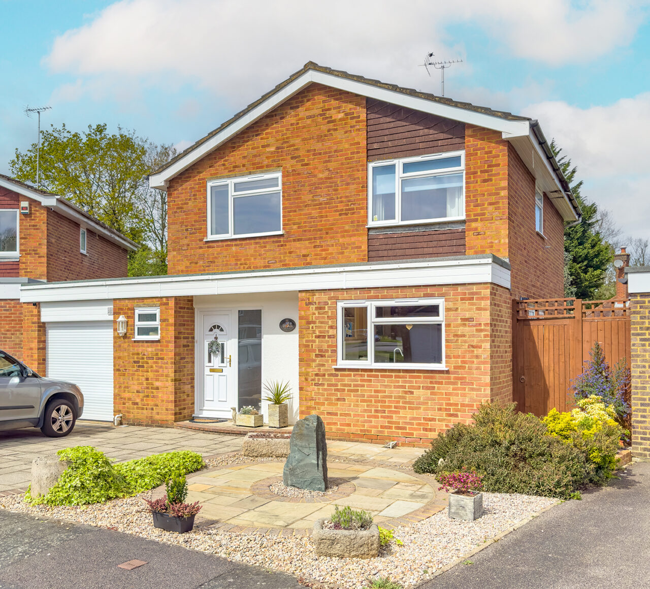 House with slimline windows