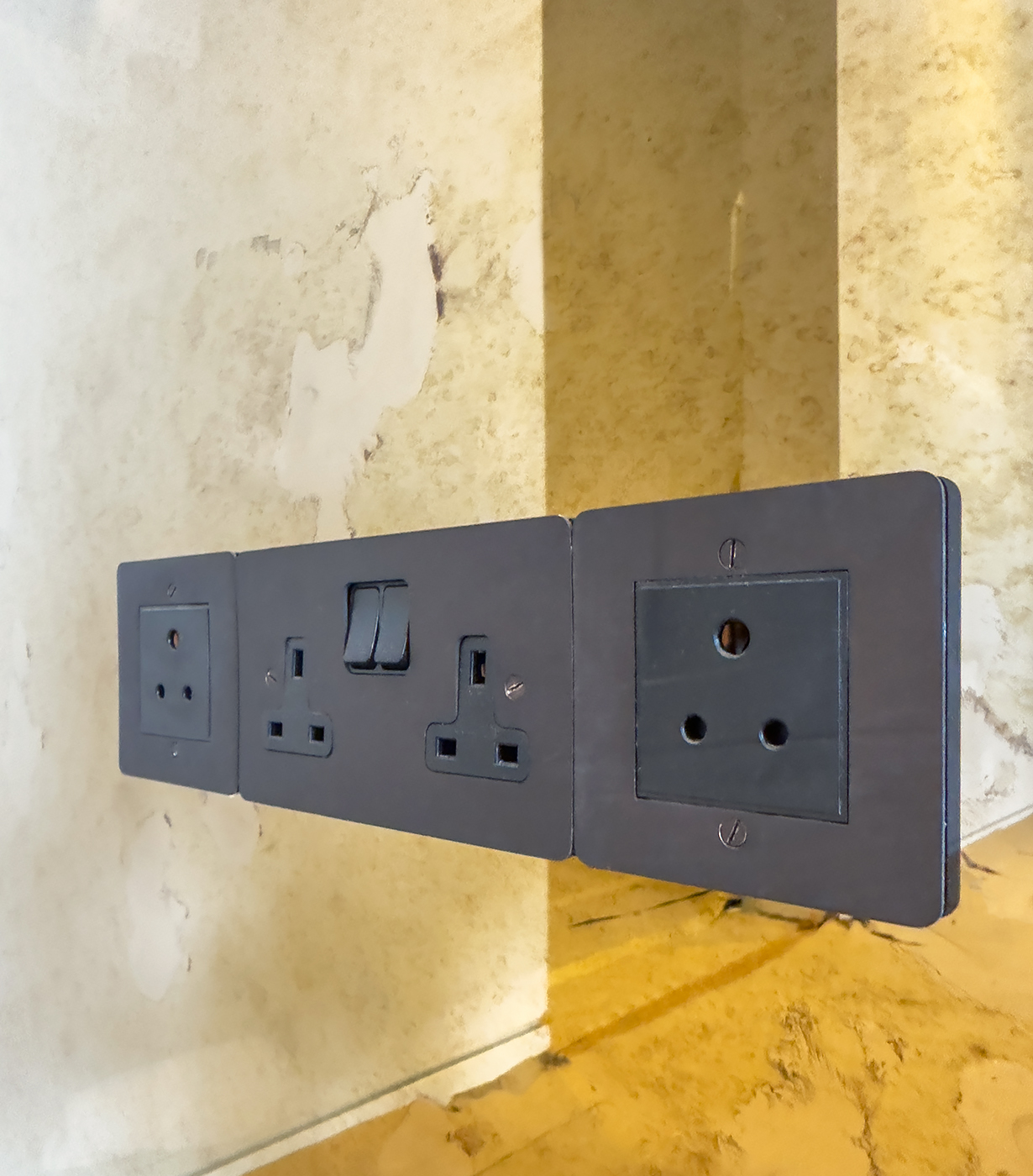 mirror and plug sockets